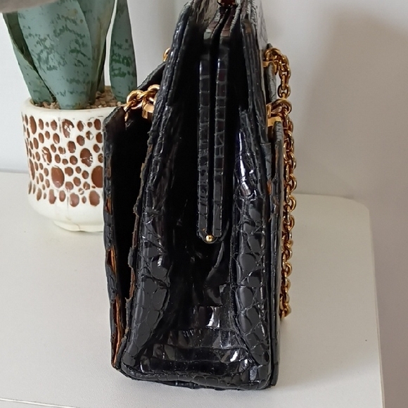 Vintage Gucci Black Crocodile-Embossed Bag with Gold Chain Flawed - Picture 5 of 16